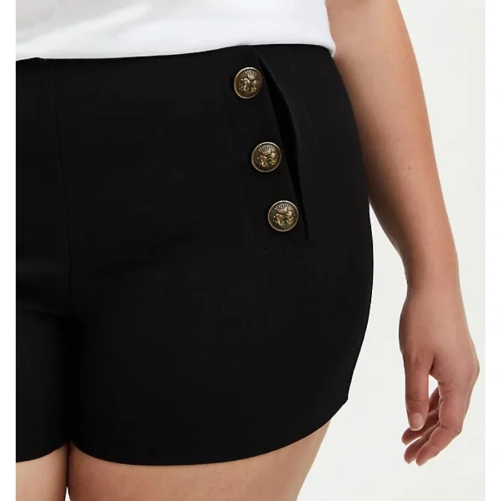 Torrid 10 Black Button High Rise Short NWT - Picture 3 of 8